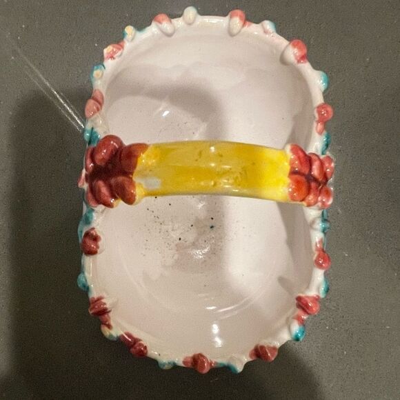 Italian Majolica Glazed piccolo Easter basket with berries and vines artist made - Picture 2 of 7